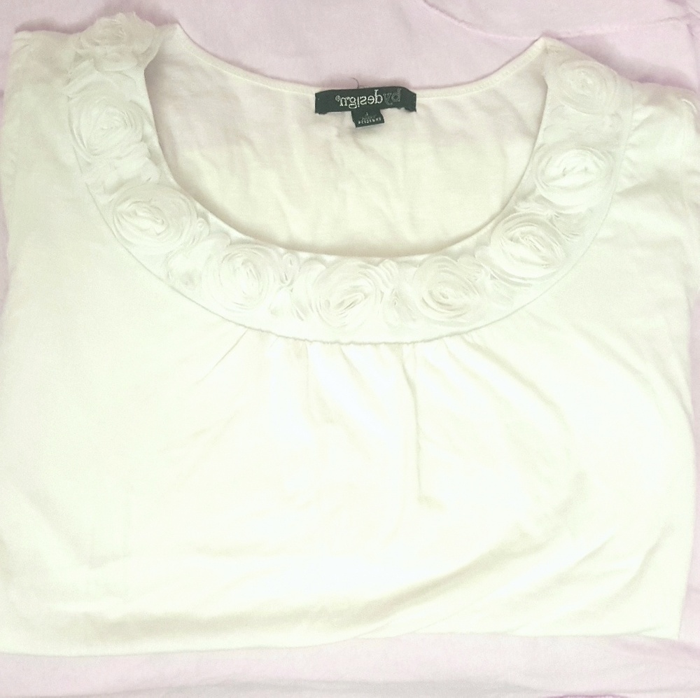 White Rossete Rose Roses Short sleeve Top Blouse - Picture 2 of 2